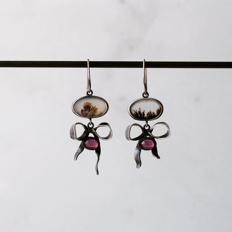 Dendritic Agate and garnet Little Bow Earrings