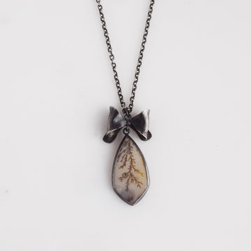 Bow and dendritic agate necklace