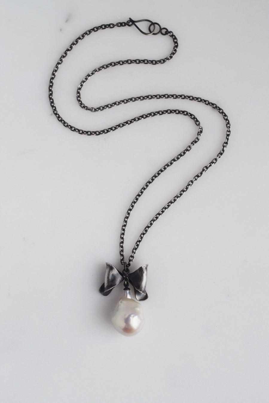 Bow and pearl necklace