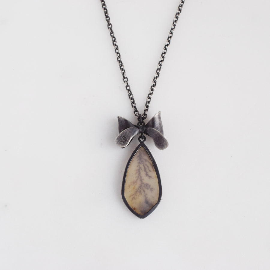 Bow and dendritic agate necklace