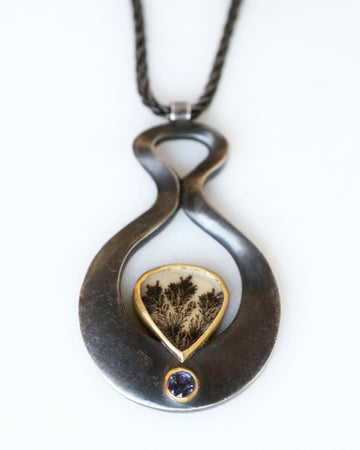 Dendritic Agate and Sapphire Little Venus Necklace