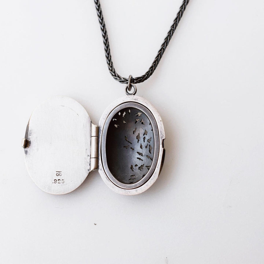 Thicket locket