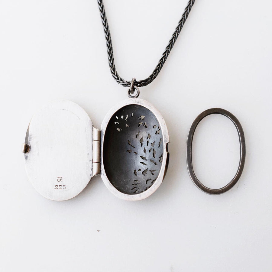 Thicket locket