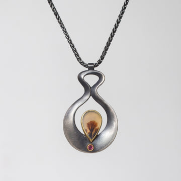 Small Venus Necklace with Dendritic Agate and Garnet